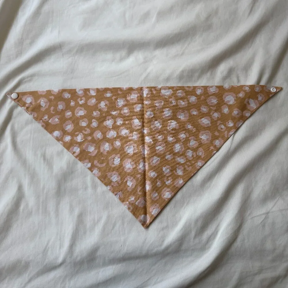 NWT Loic by Design Leopard Pattern Dog Bandana, Brown, White, + Pink, Size L